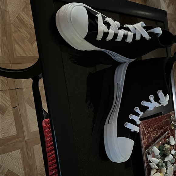 Black and White Canvas High-Tops - Picture 1 of 4